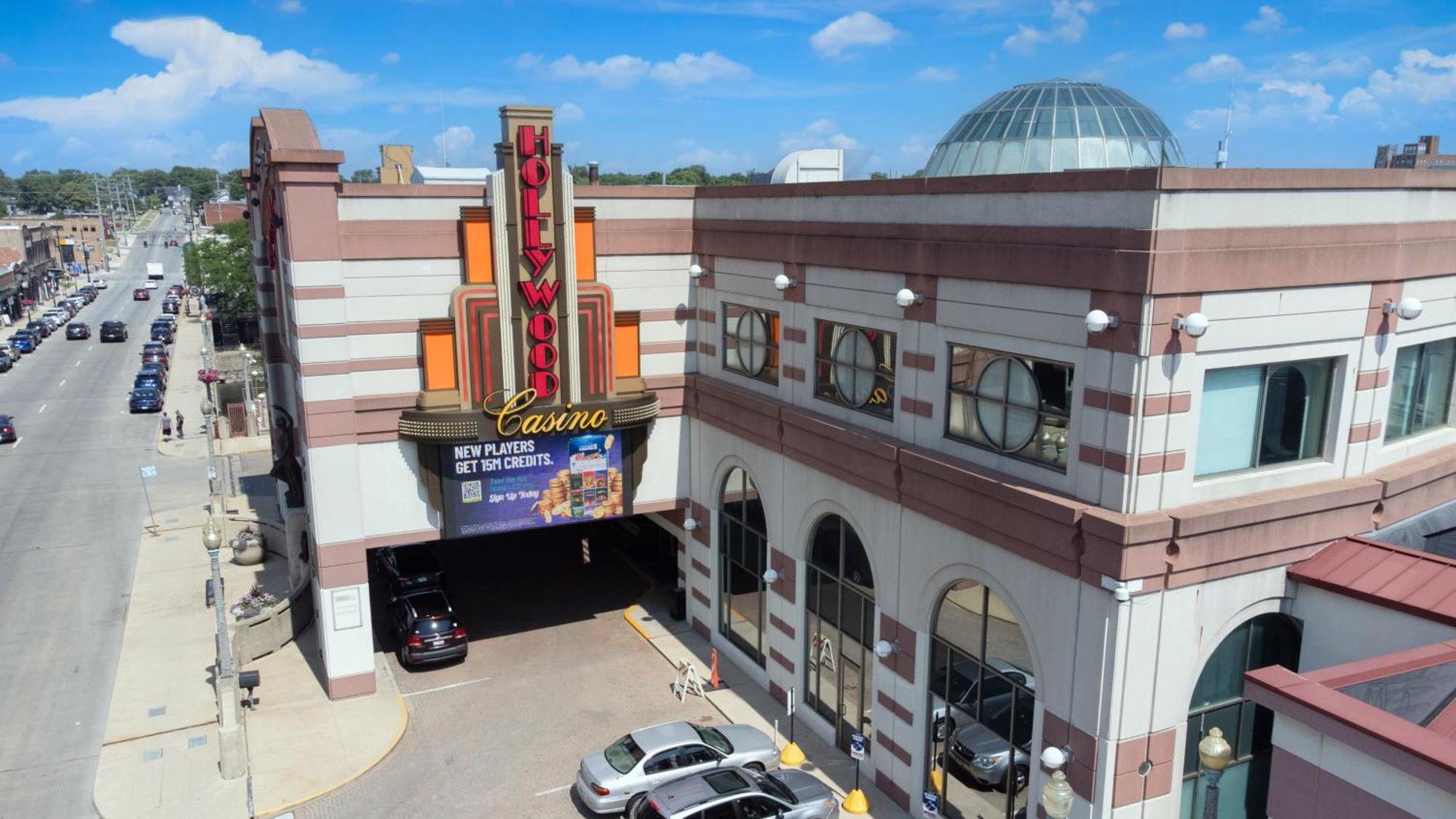 Hometowne Studios By Red Roof And Conference Center Chicago - N Aurora Naperville North Aurora Exterior photo